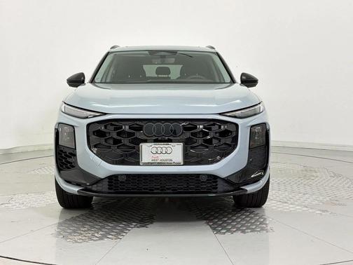 Arrow Gray Pearl Effect 2026 Audi Q3 TFSI quattro S tronic