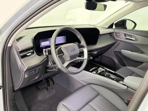 Arrow Gray Pearl Effect 2026 Audi Q3 TFSI quattro S tronic