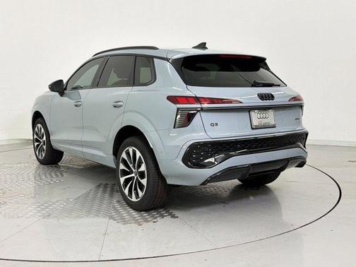Arrow Gray Pearl Effect 2026 Audi Q3 TFSI quattro S tronic