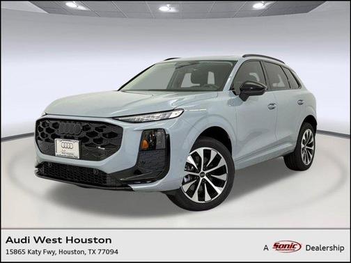 Arrow Gray Pearl Effect 2026 Audi Q3 TFSI quattro S tronic