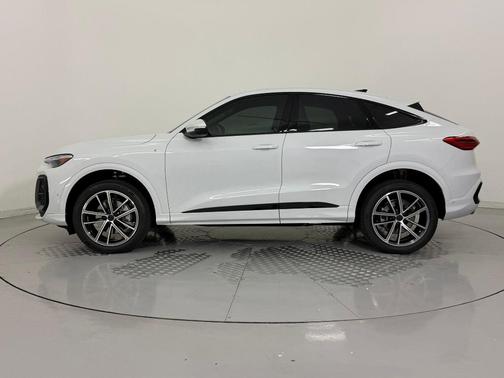 Glacier White Metallic 2026 Audi Q5 Sportback Premium Plus