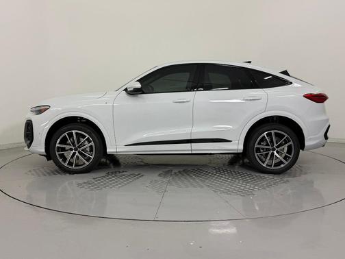 Glacier White Metallic 2026 Audi Q5 Sportback Premium Plus