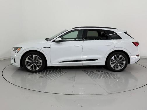 2021 Audi e-tron Premium Plus