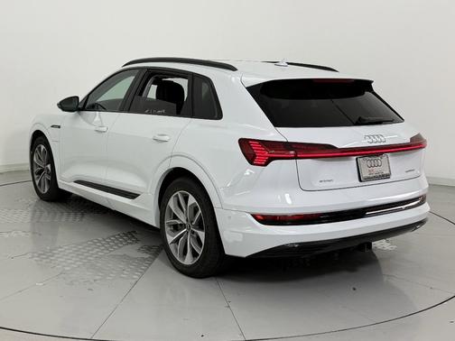 2021 Audi e-tron Premium Plus