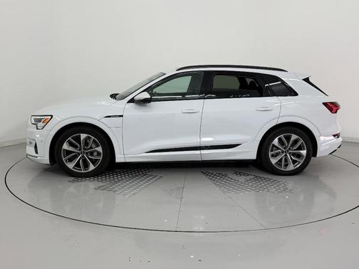 2021 Audi e-tron Premium Plus