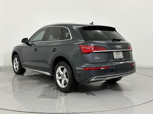 Manhattan Gray Metallic 2023 Audi Q5 40 Premium