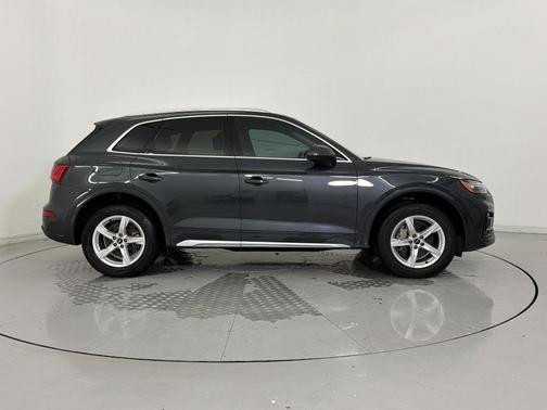 Manhattan Gray Metallic 2023 Audi Q5 40 Premium
