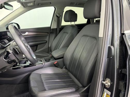 Manhattan Gray Metallic 2023 Audi Q5 40 Premium