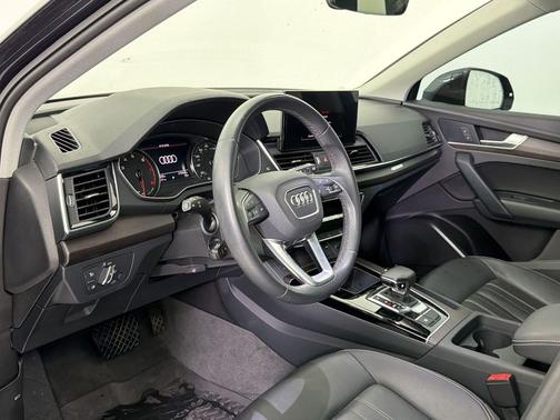 Manhattan Gray Metallic 2023 Audi Q5 40 Premium