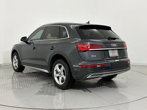 Manhattan Gray Metallic 2023 Audi Q5 40 Premium
