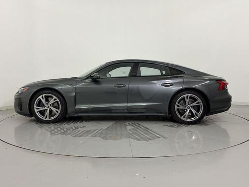 Daytona Gray Pearl Effect 2023 Audi e-tron GT Prestige quattro