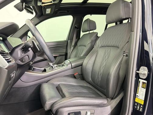 Carbon Black Metallic 2022 BMW X5 M50i