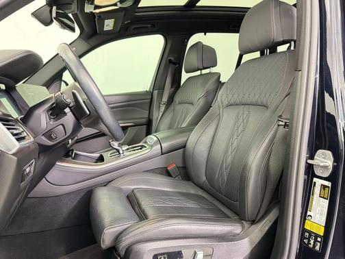Carbon Black Metallic 2022 BMW X5 M50i