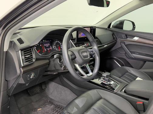 2022 Audi Q5 45 S line Premium
