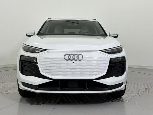 Glacier White Metallic 2025 Audi Q6 e-tron Premium Plus quattro