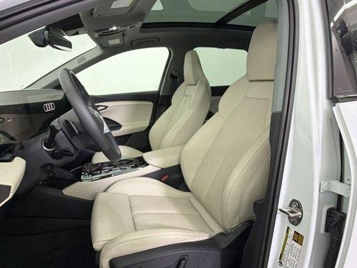 Glacier White Metallic 2025 Audi Q6 e-tron Premium Plus quattro