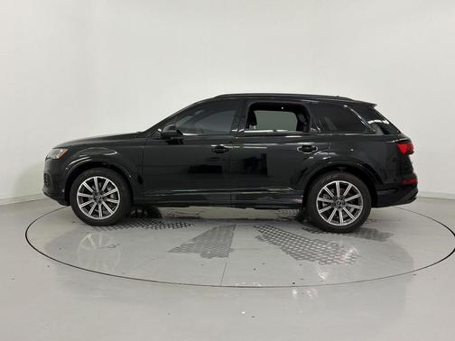 Mythos Black Metallic 2023 Audi Q7 45 Premium Plus