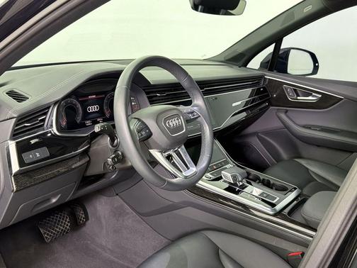 Mythos Black Metallic 2023 Audi Q7 45 Premium Plus