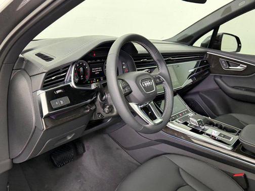 2026 Audi Q7 45 Premium