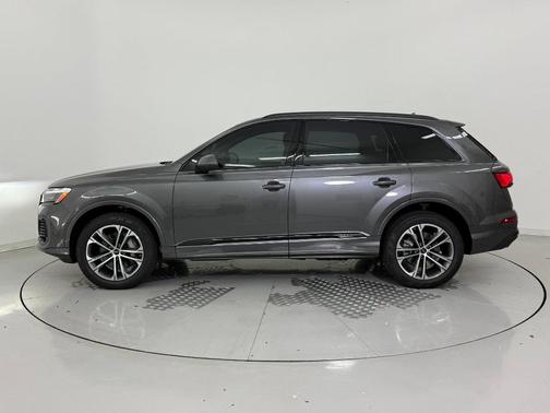 2026 Audi Q7 45 Premium
