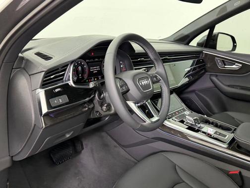 2026 Audi Q7 45 Premium
