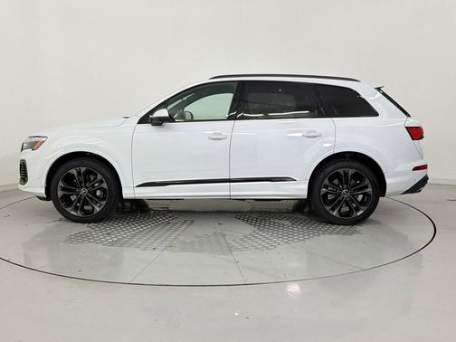 Glacier White Metallic 2025 Audi Q7 55 Premium Plus
