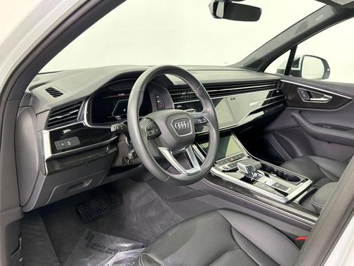 Glacier White Metallic 2025 Audi Q7 55 Premium Plus