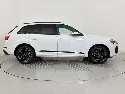 Glacier White Metallic 2025 Audi Q7 55 Premium Plus