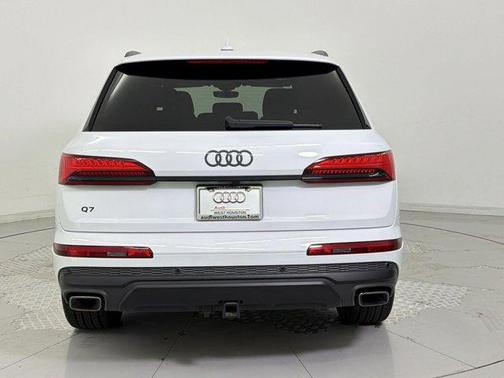 Glacier White Metallic 2025 Audi Q7 55 Premium Plus