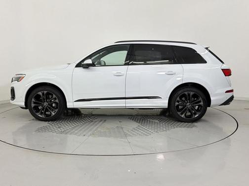 Glacier White Metallic 2025 Audi Q7 55 Premium Plus