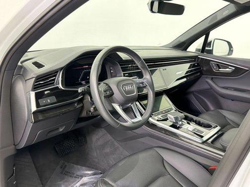 Glacier White Metallic 2025 Audi Q7 55 Premium Plus