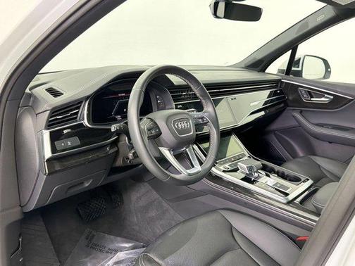 Glacier White Metallic 2025 Audi Q7 55 Premium Plus