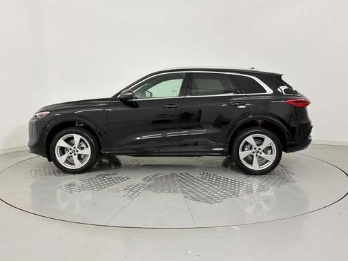 Mythos Black Metallic 2026 Audi Q5 Premium Plus TFSI quattro S tronic