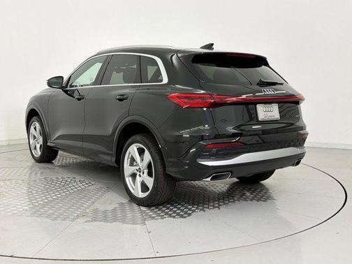 Mythos Black Metallic 2026 Audi Q5 Premium Plus TFSI quattro S tronic