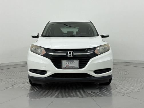 White 2016 Honda HR-V LX