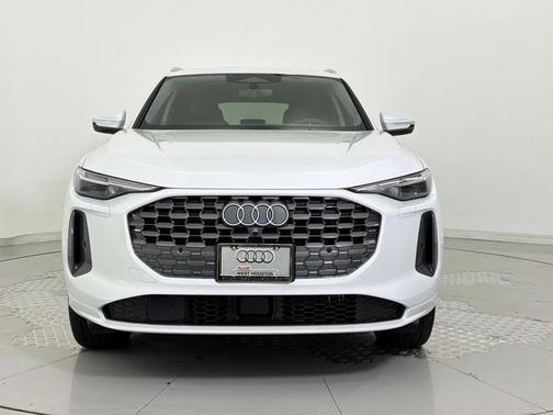 Glacier White Metallic 2026 Audi Q5 Premium Plus TFSI quattro S tronic