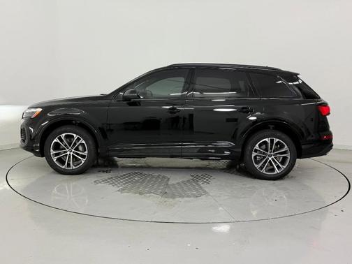 2026 Audi Q7 45 Premium Plus