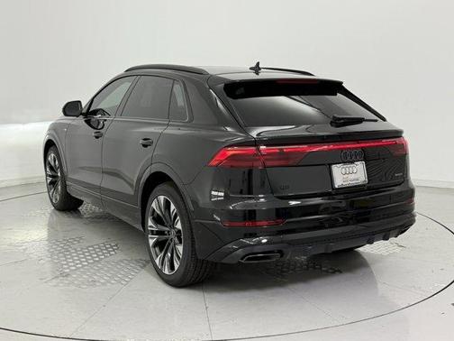 2025 Audi Q8 55 Premium Plus