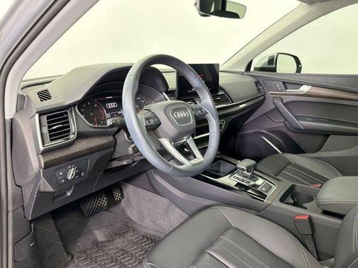 Florett Silver Metallic 2023 Audi Q5 45 S line Premium