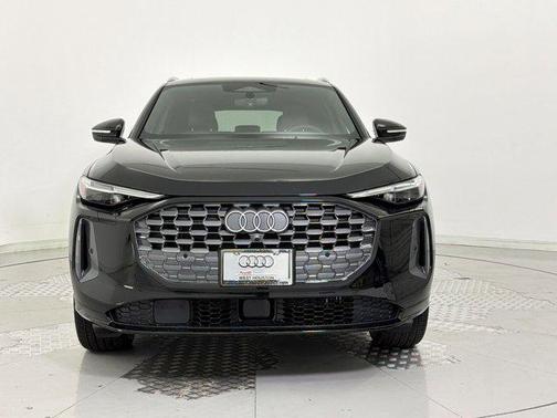 Mythos Black Metallic 2026 Audi Q5 Premium Plus TFSI quattro S tronic