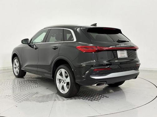 Mythos Black Metallic 2026 Audi Q5 Premium Plus TFSI quattro S tronic