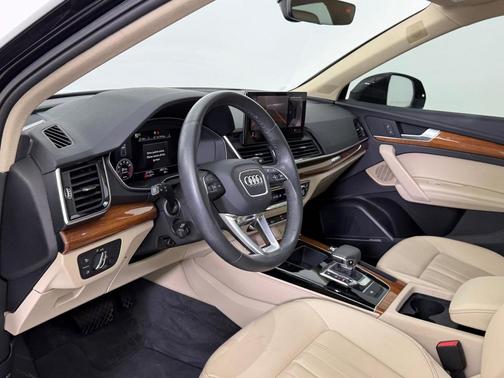 2023 Audi Q5 45 S line Premium Plus
