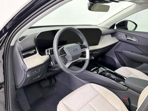 Mythos Black Metallic 2026 Audi Q3 TFSI quattro S tronic