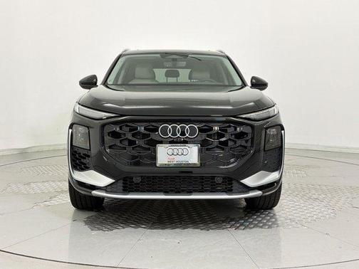 Mythos Black Metallic 2026 Audi Q3 TFSI quattro S tronic