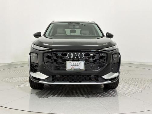 Mythos Black Metallic 2026 Audi Q3 TFSI quattro S tronic