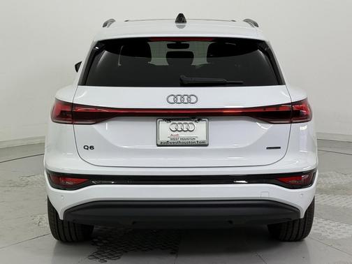 2025 Audi Q6 e-tron Premium quattro