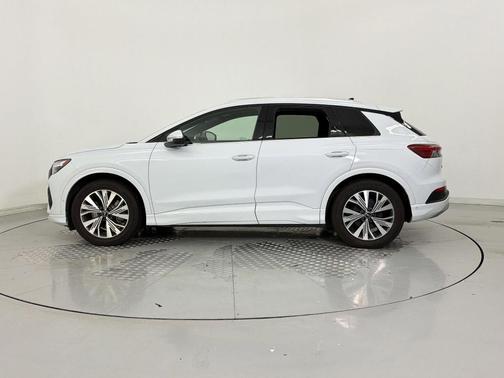 Glacier White Metallic 2023 Audi Q4 e-tron Premium Plus 40 RWD