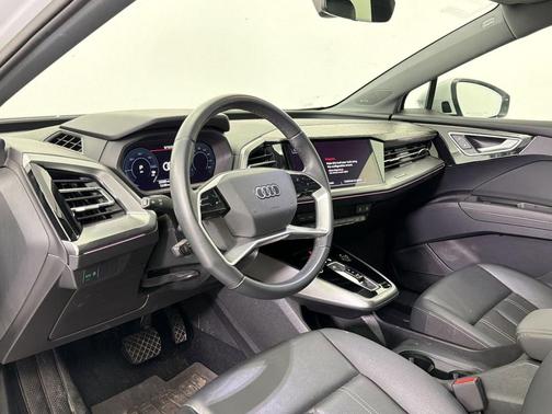 Glacier White Metallic 2023 Audi Q4 e-tron Premium Plus 40 RWD