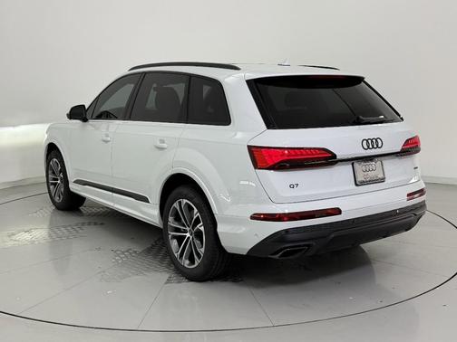 2025 Audi Q7 45 Premium Plus
