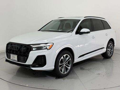 2025 Audi Q7 45 Premium Plus